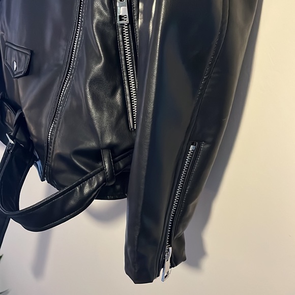 NEW Zara Oversized Black Leather Moto Jacket Women's Coat Size Medium - Picture 8 of 11
